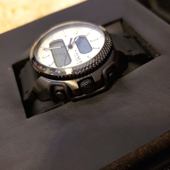 Coach Men's C001 Silicone Strap Watch, 46mm NWT Black - Picture 4 of 11